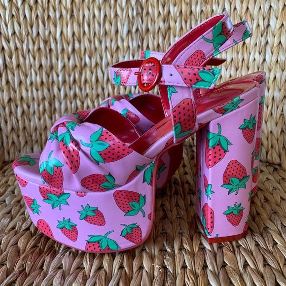 New Sugar Thrillz x Dolls Kill Strawberry Fields Platforms - Picture 2 of 4